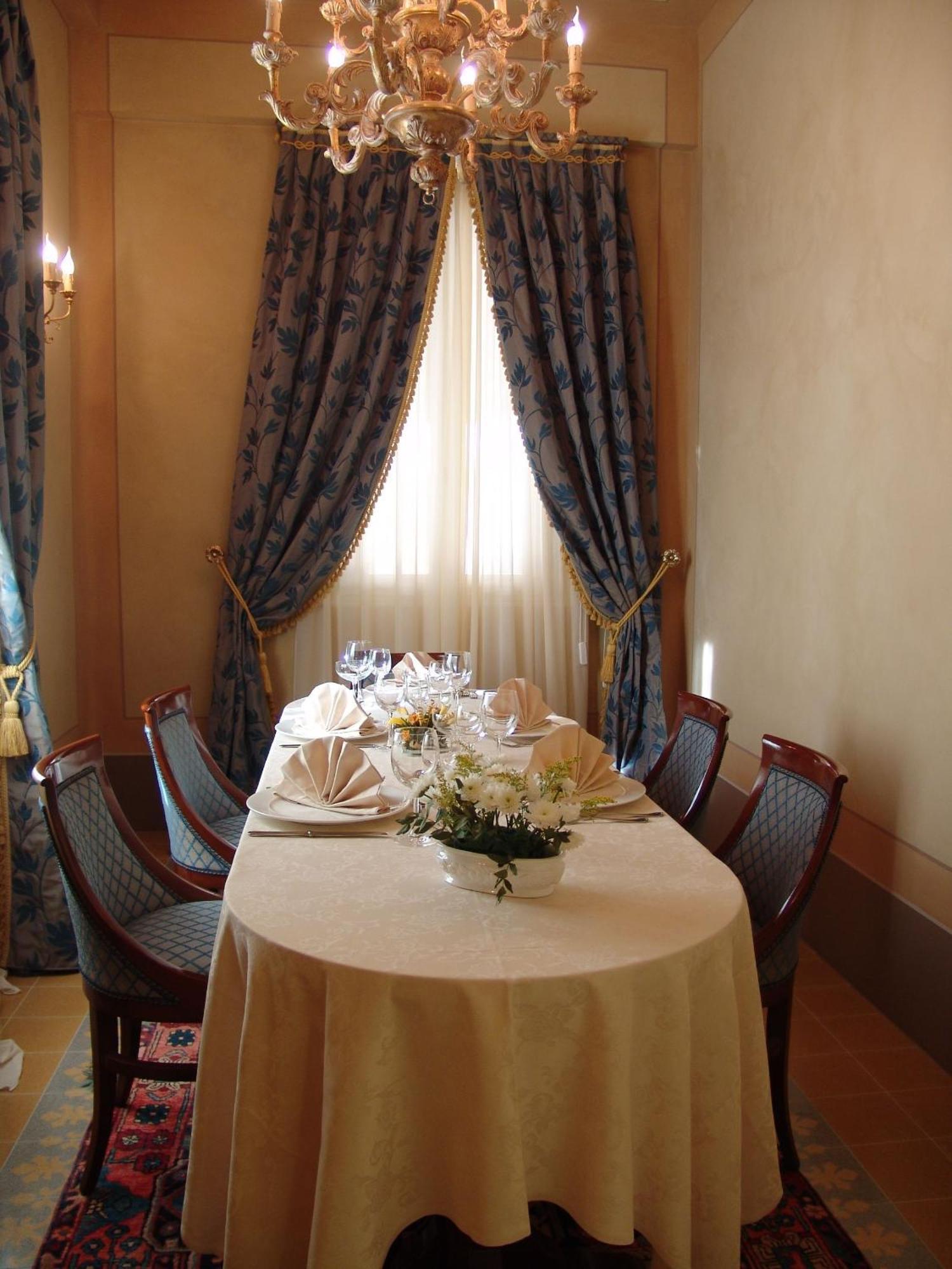 Hotel Castello Montegiove 4*
