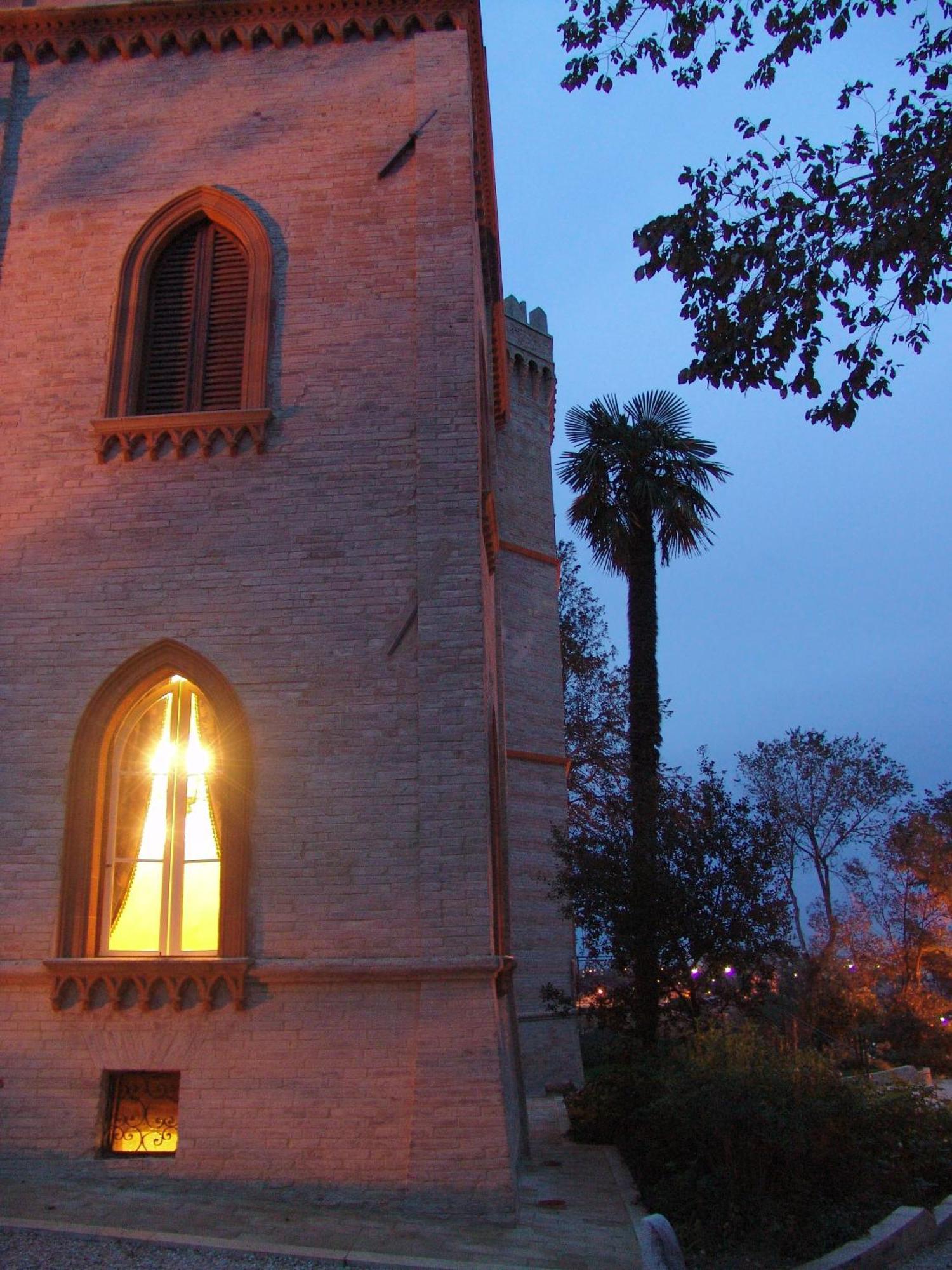 Hotel Castello Montegiove Fano