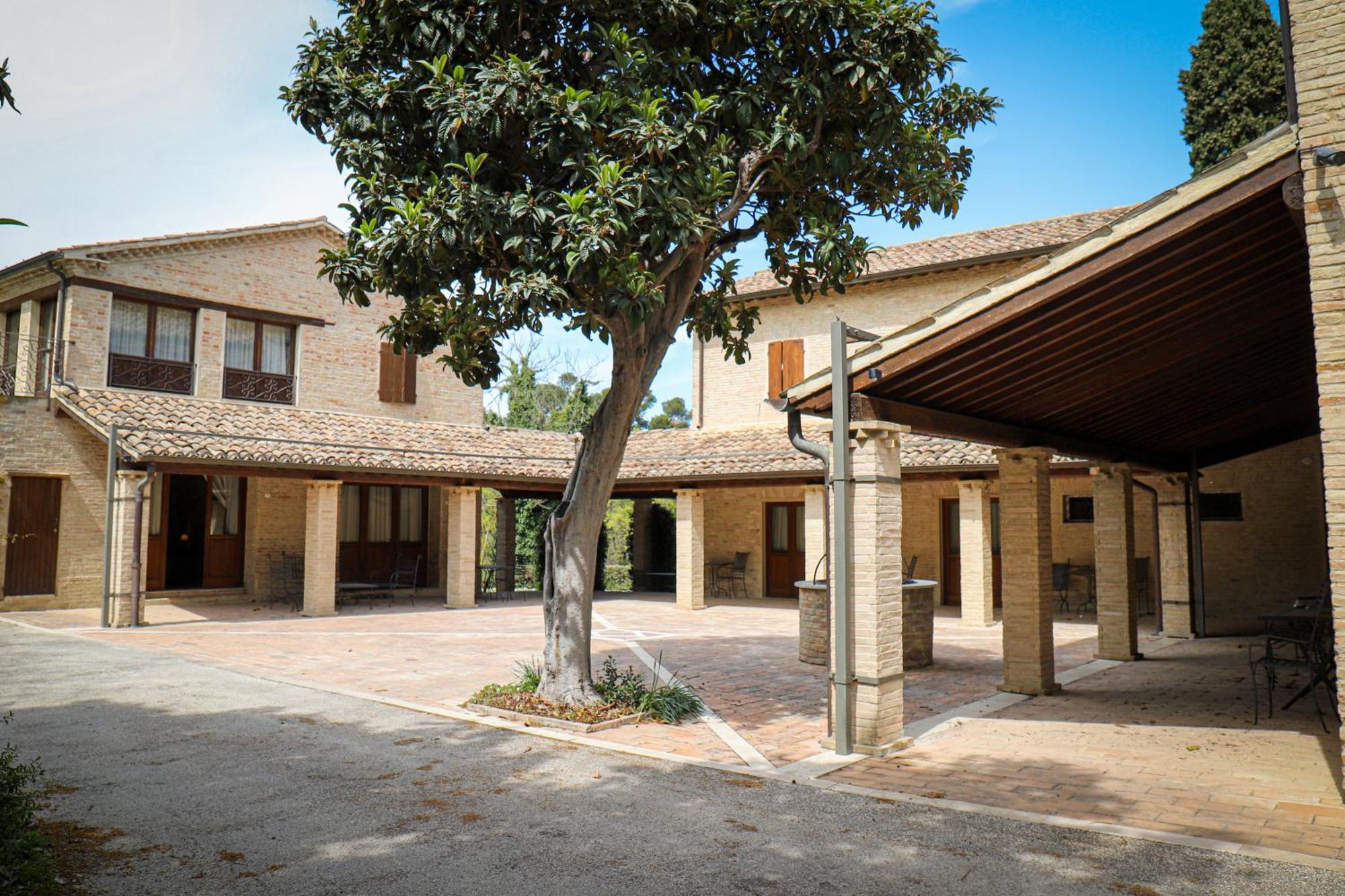 Hotel Castello Montegiove Fano