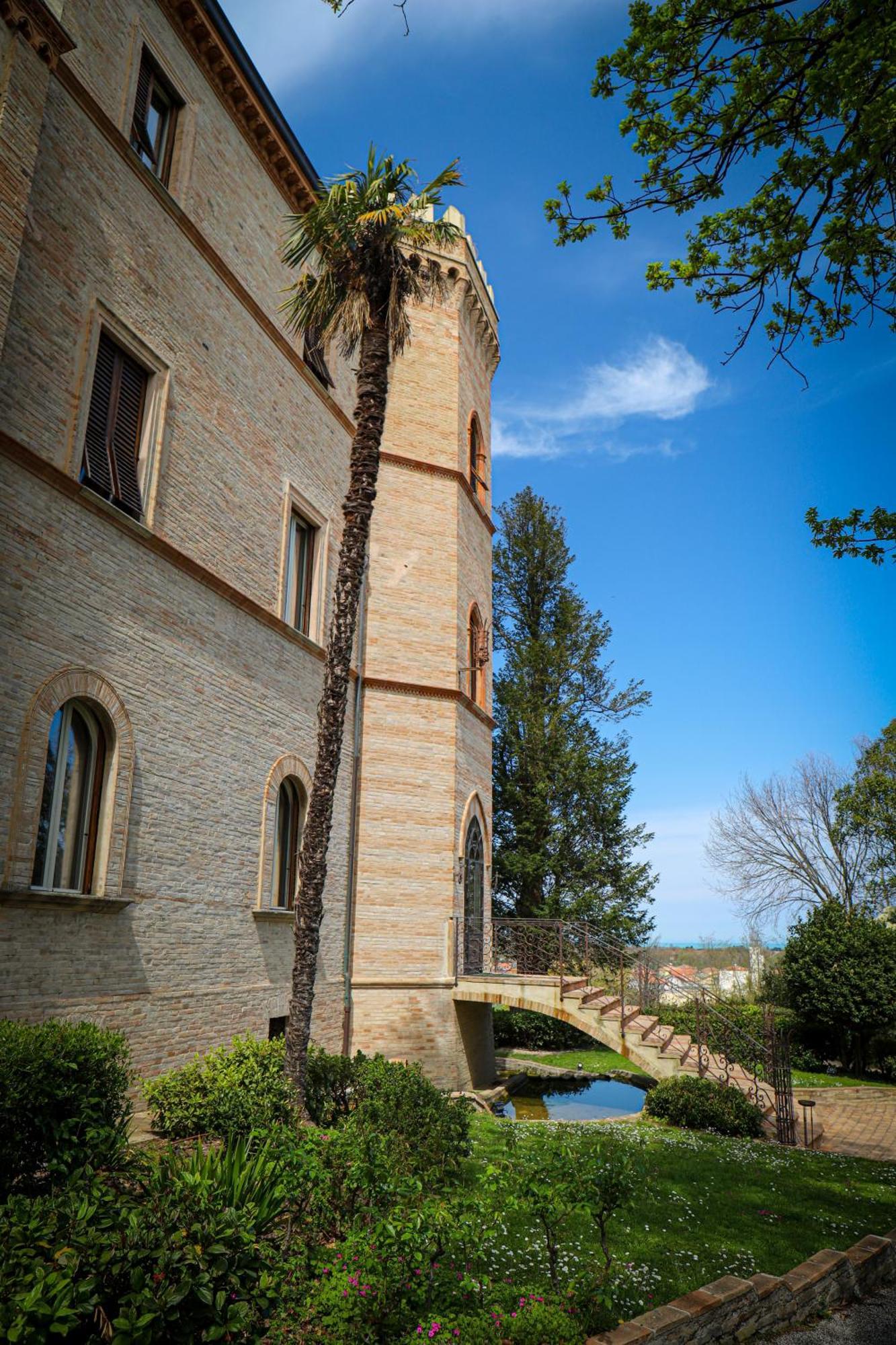 Castello Montegiove Fano