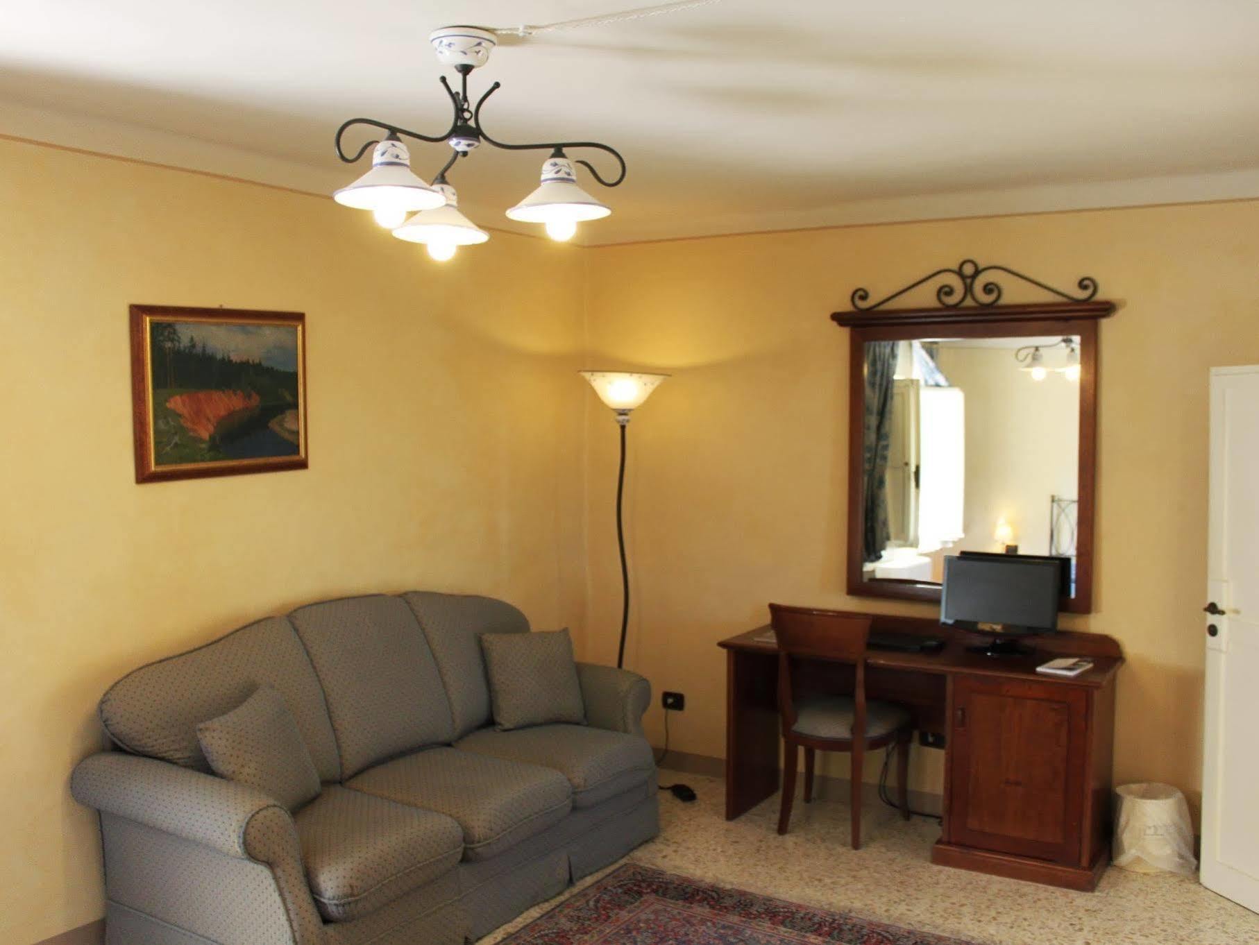 Castello Montegiove Hotel 4*