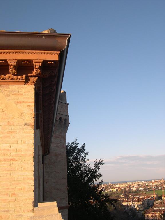 Castello Montegiove 4* Fano